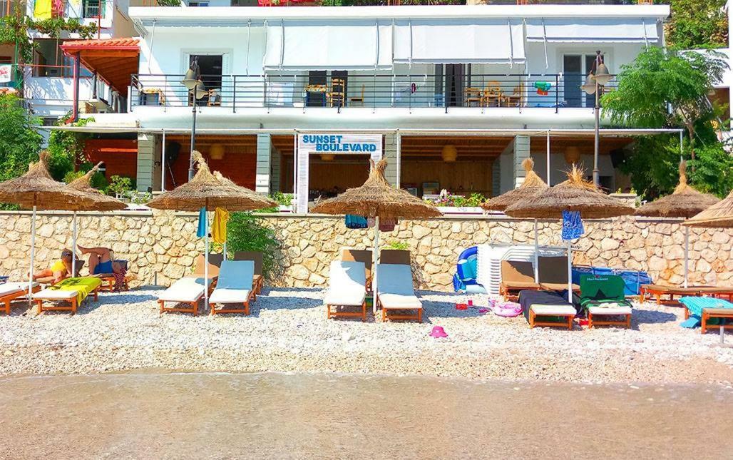 Sunset Boulevard Hotel Qeparo Exterior photo